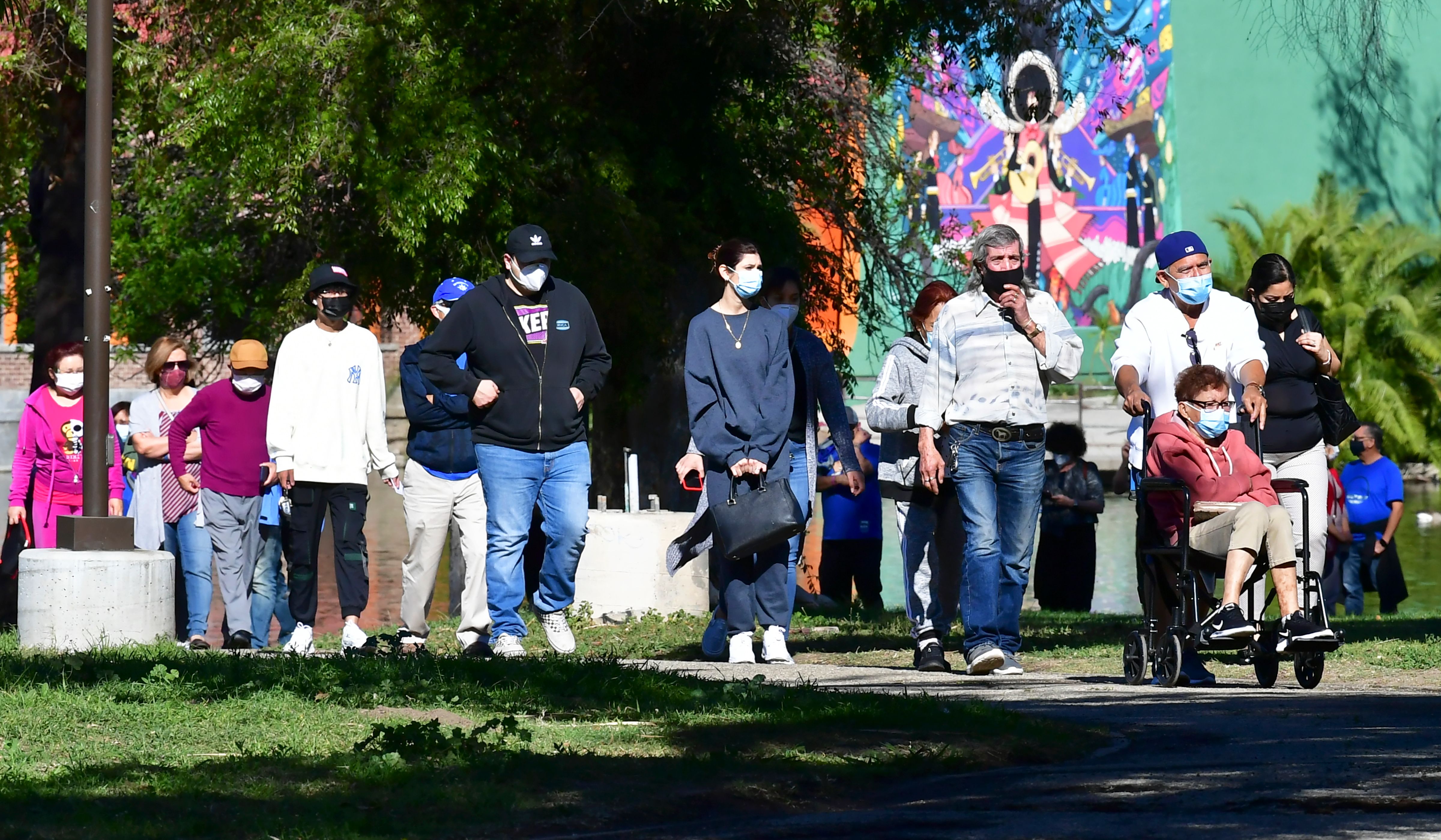 Latinos sufren por la pandemia del coronavirus en mayores proporciones que personas de otras etnicidades, revela estudio | Univision 34 Los Angeles KMEX - Vimarsana News
