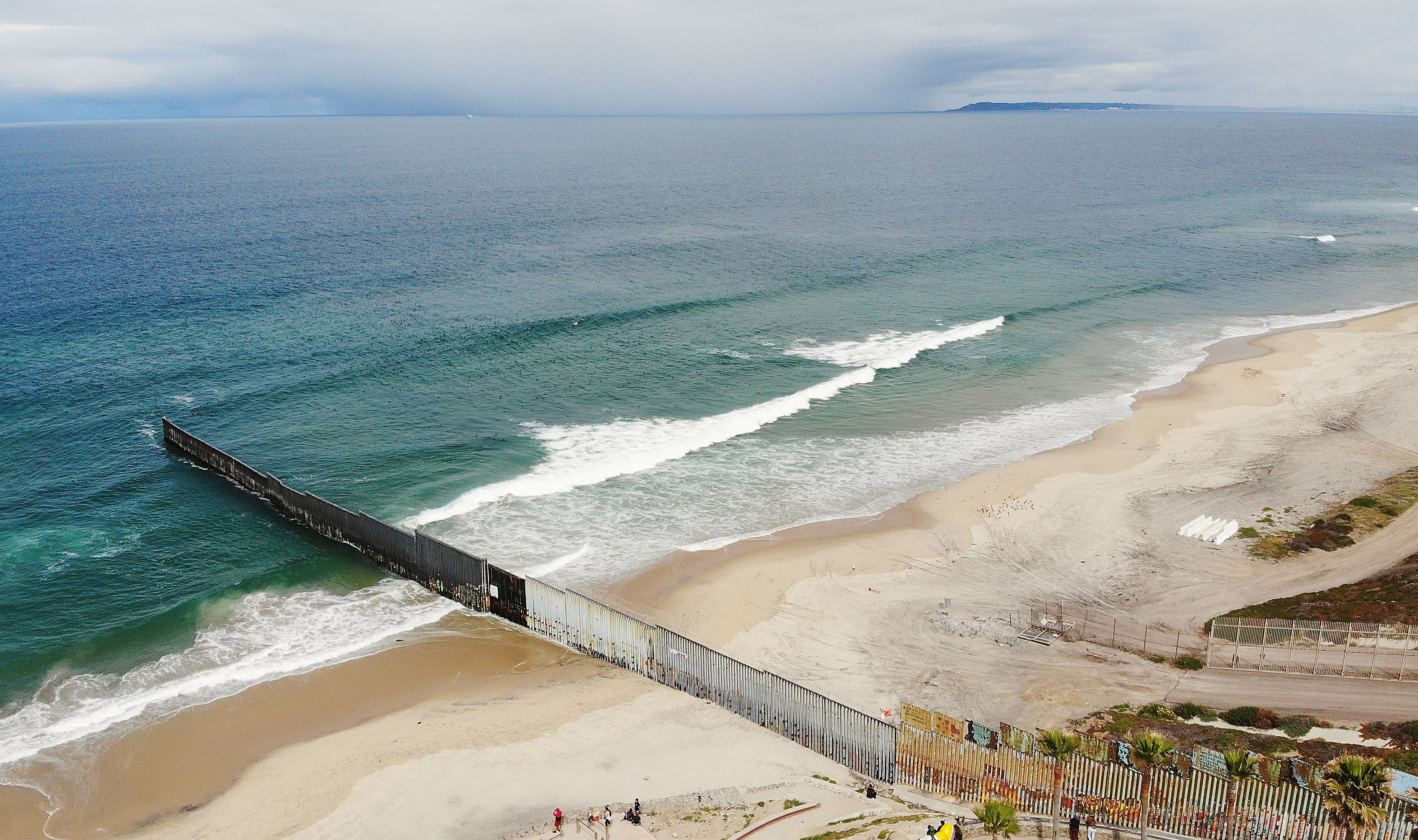 Aguas sucias del río Tijuana contaminan las playas del sur de California, indica reporte | Univision 34 Los Angeles KMEX - Vimarsana News
