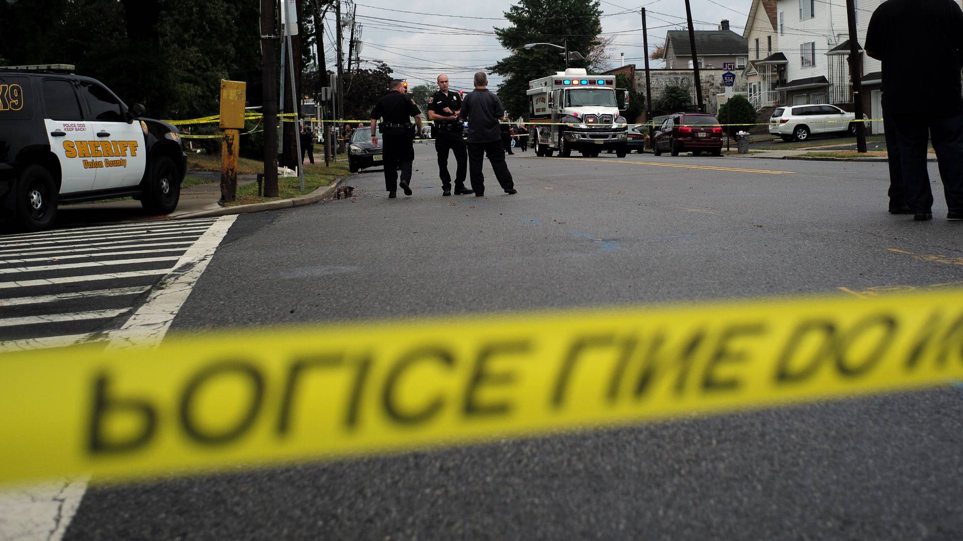 Con machetes y palos, dos mecánicos hispanos son víctimas de agresión