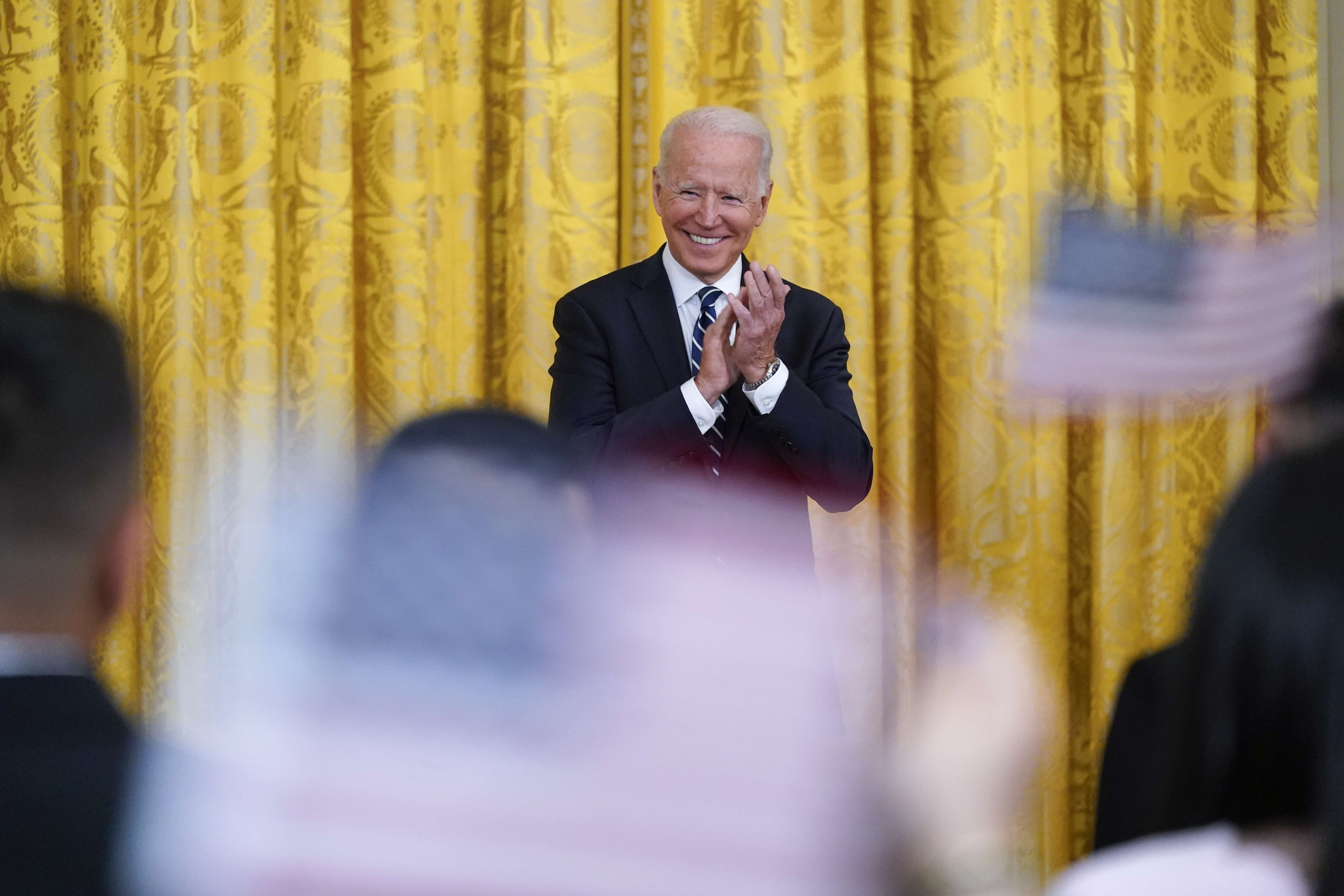 Biden preside ceremonia de 21 nuevos ciudadanos y reitera compromiso de reforma migratoria | Noticias Univision Política - Vimarsana News