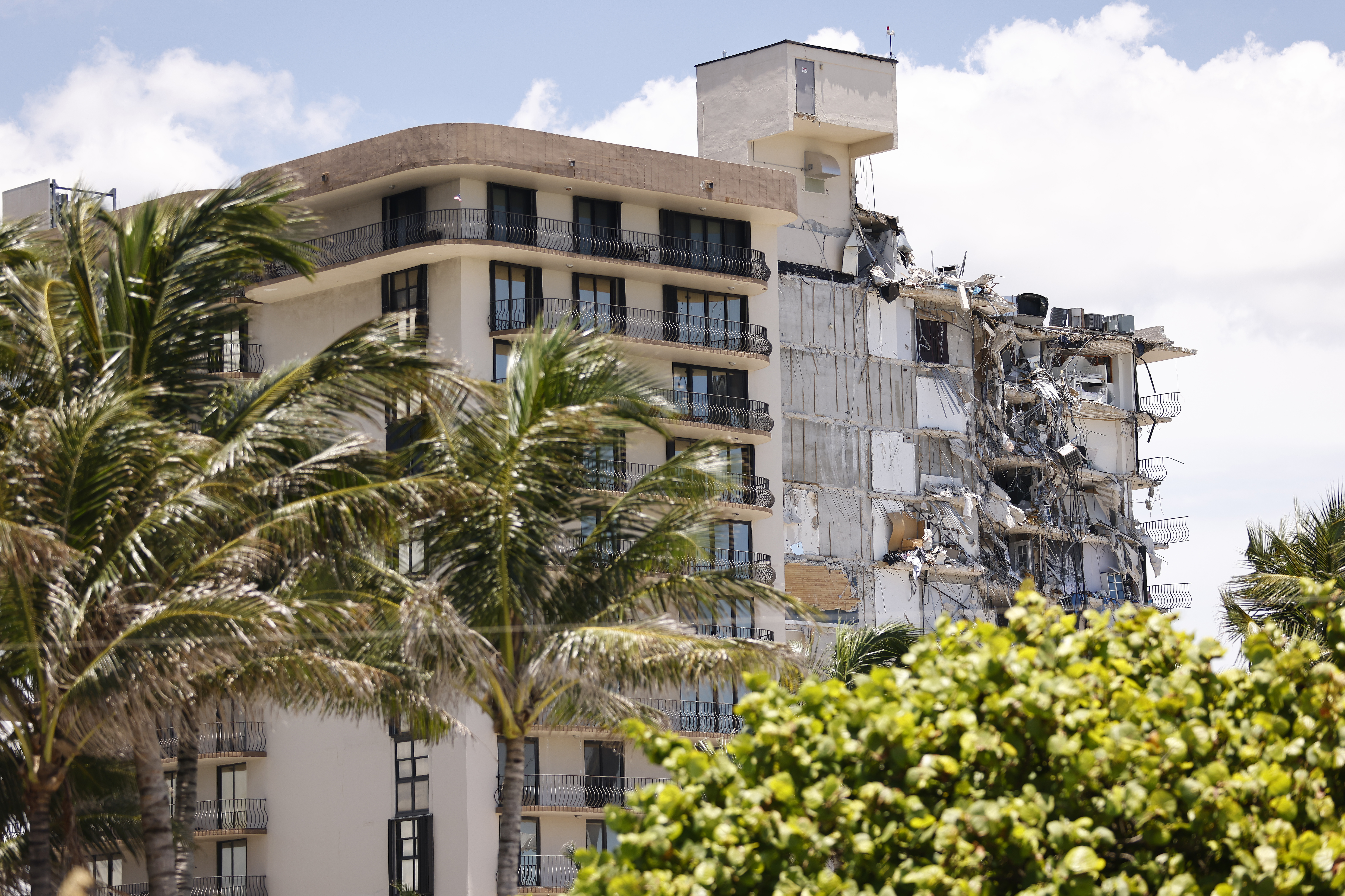 Detienen búsqueda en zona de derrumbe de Surfside por demolición: la cifra de muertes es de 24 | Univision 23 Miami WLTV - Vimarsana News